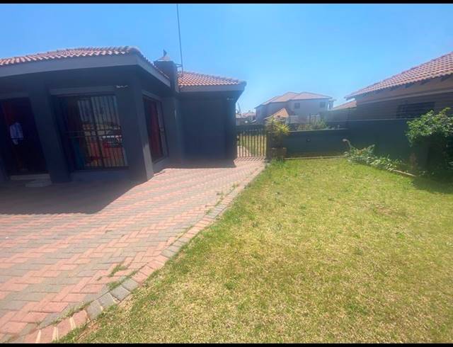 3 BEDROOM HOUSE FOR SALE IN AERORAND